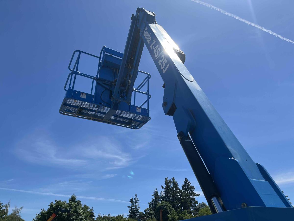 2013 Genie Z-45/25J