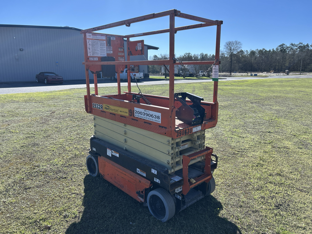 2019 JLG 1932R