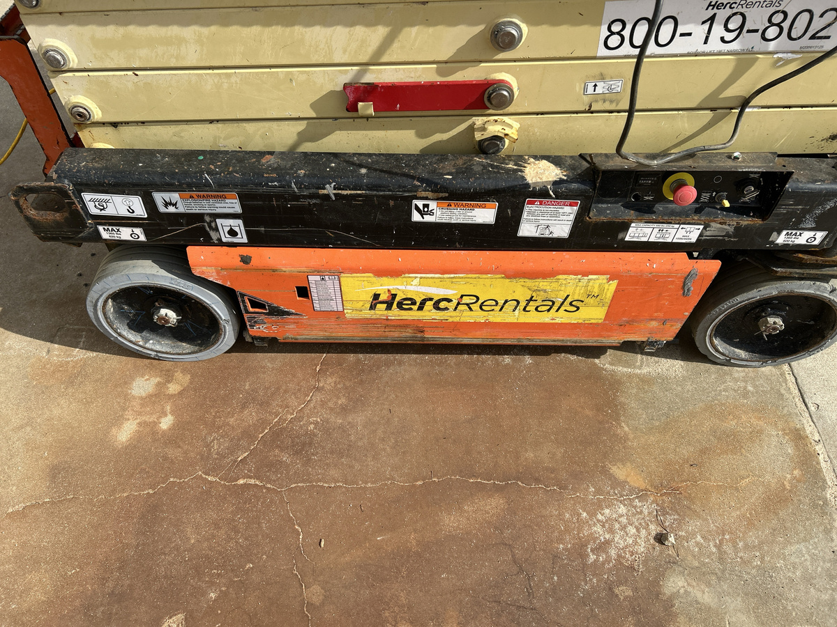 2018 JLG 1932R-12