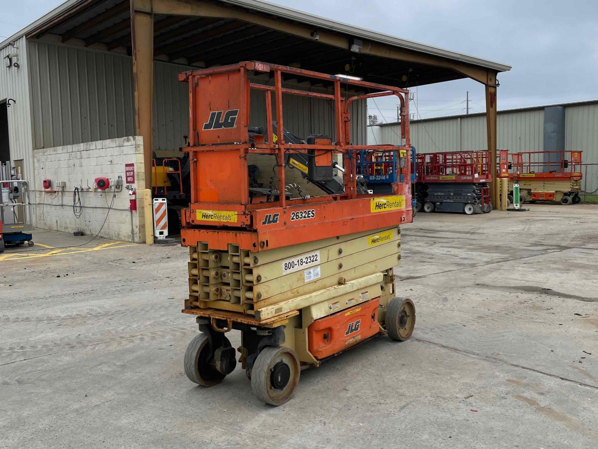 2017 JLG 2632ES