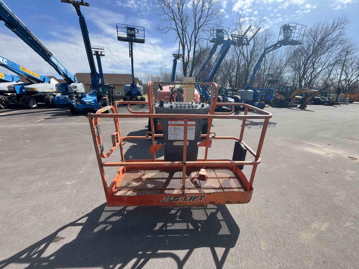 2017 JLG 450AJ-3