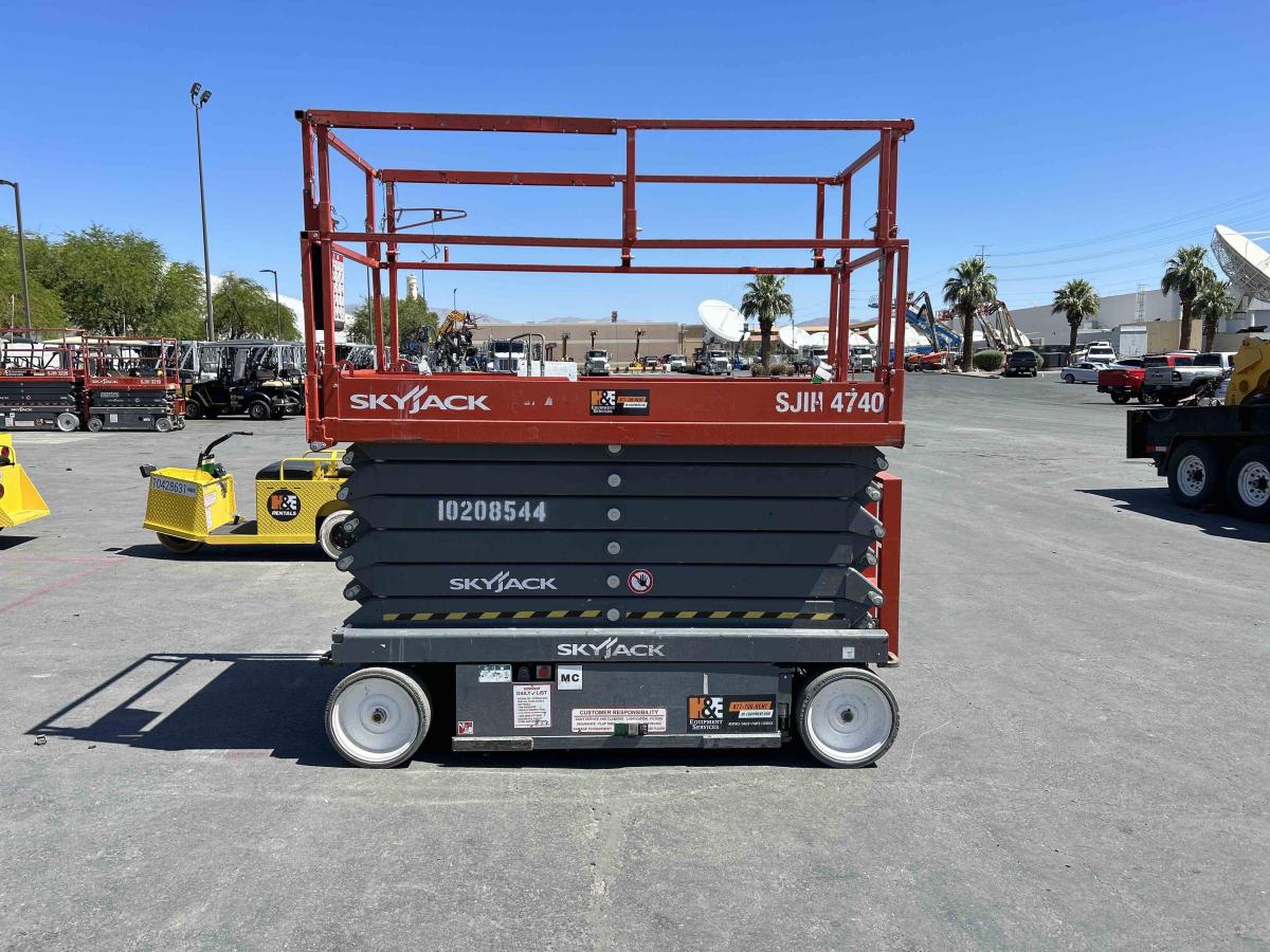 2017 Skyjack SJ4740
