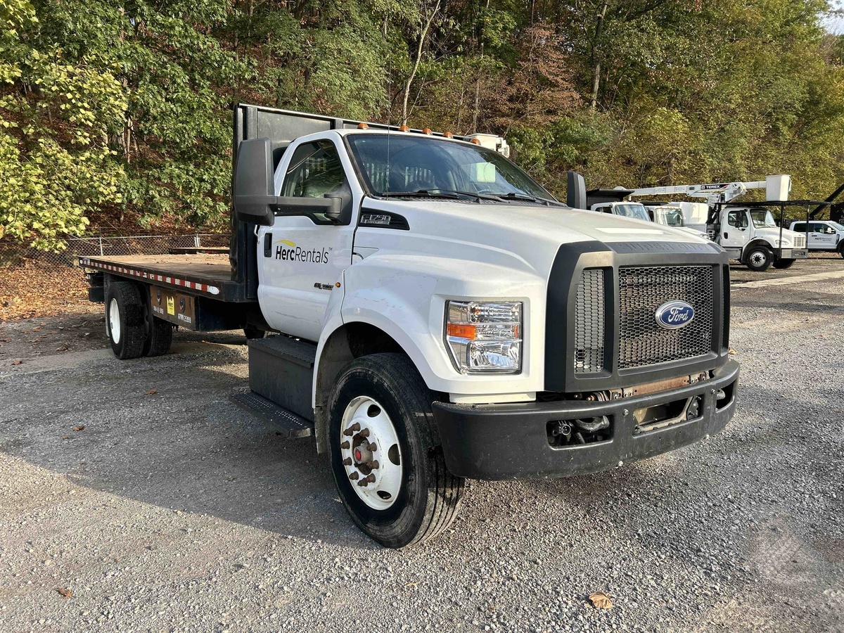 2017 Ford F750-2