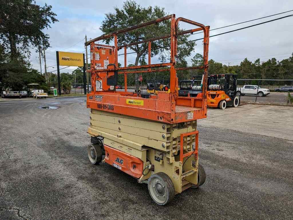 2016 JLG 2632ES