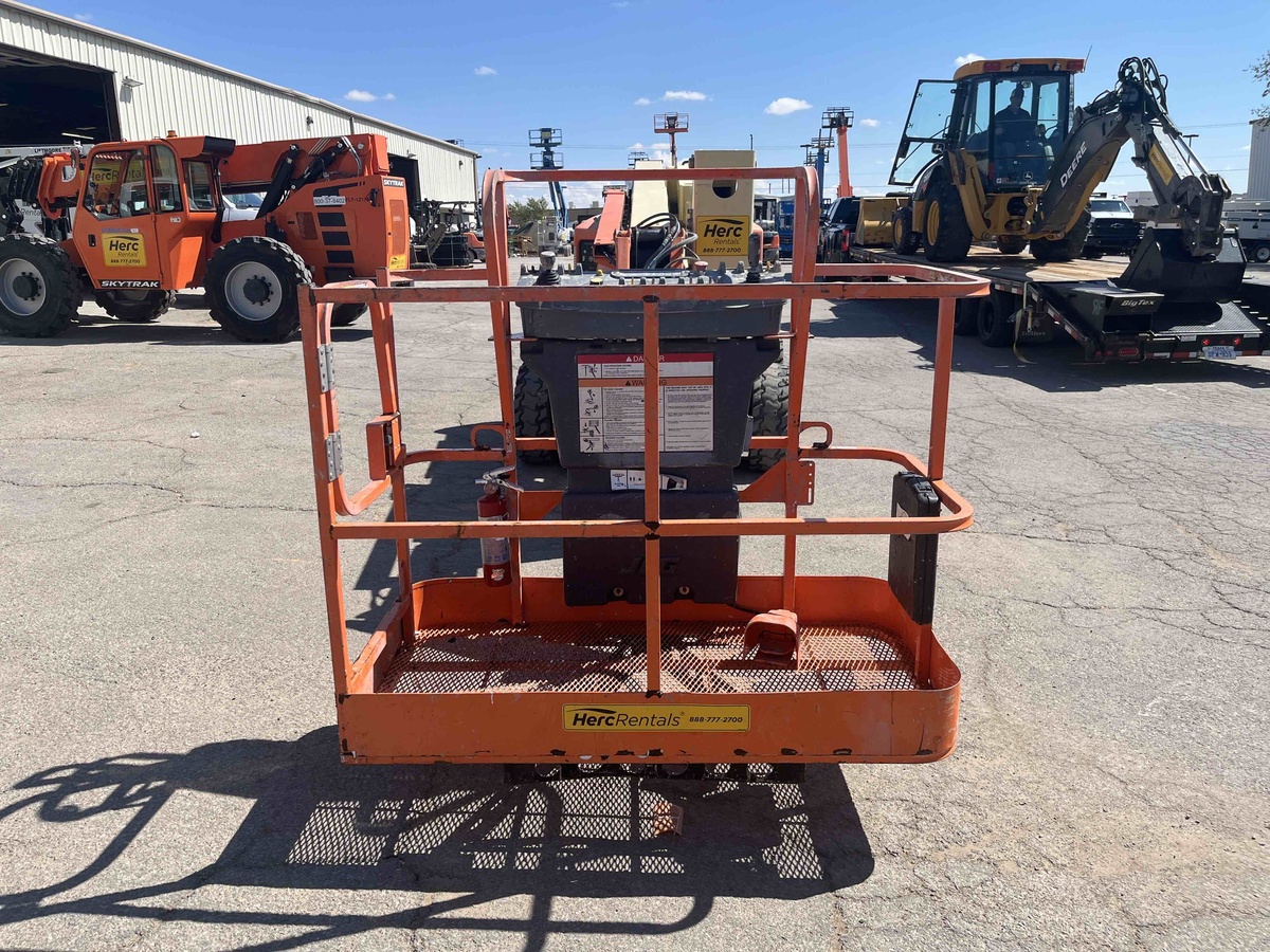 2016 JLG E450AJ-8