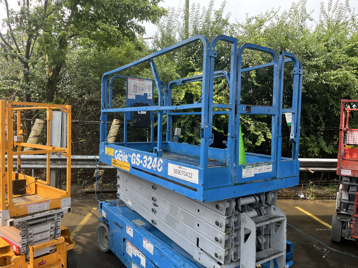 2016 Genie GS-3246