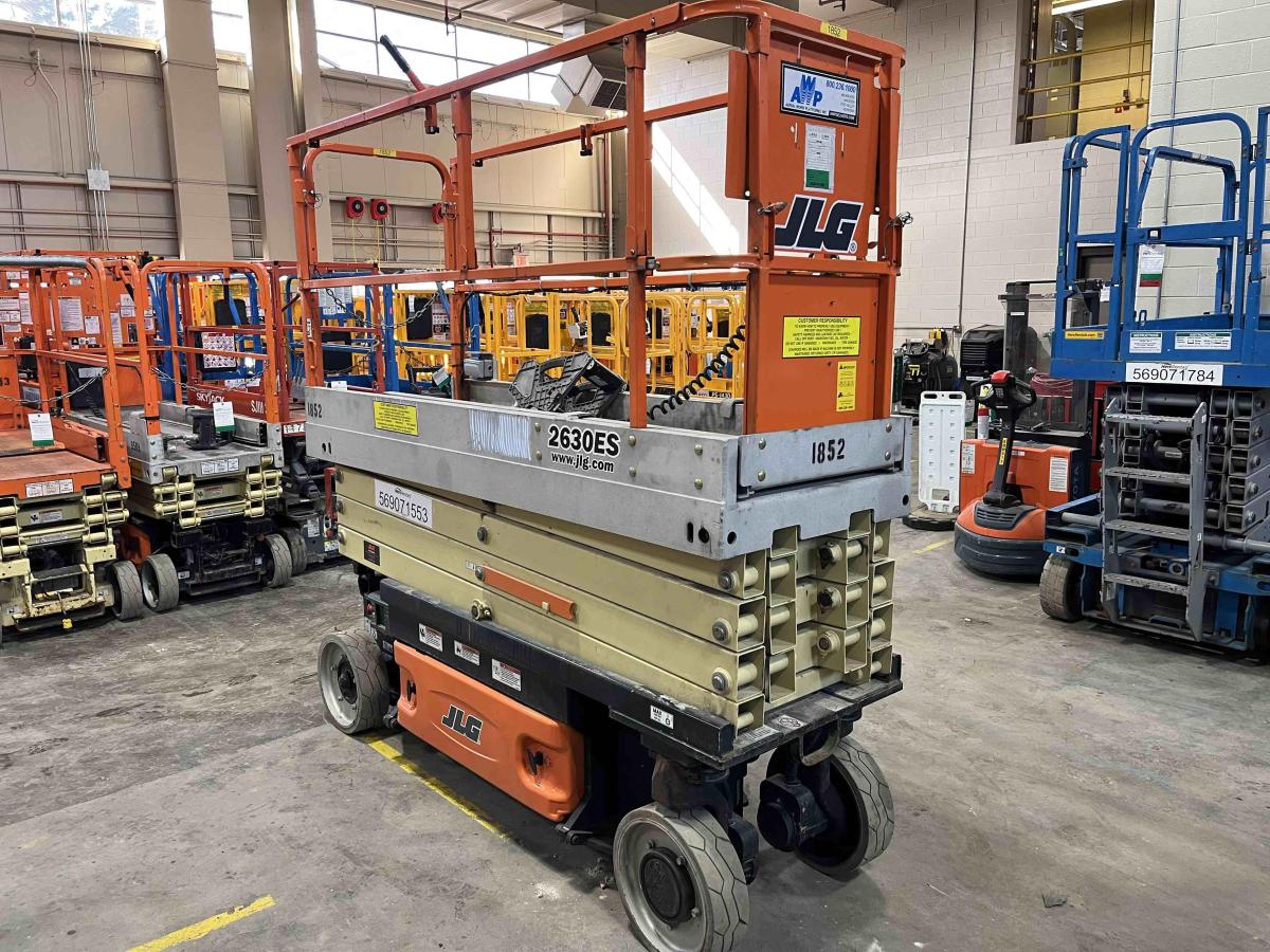 2013 JLG 2630ES