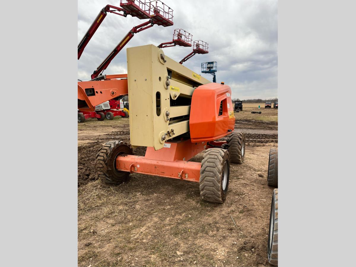 2017 JLG 450AJ