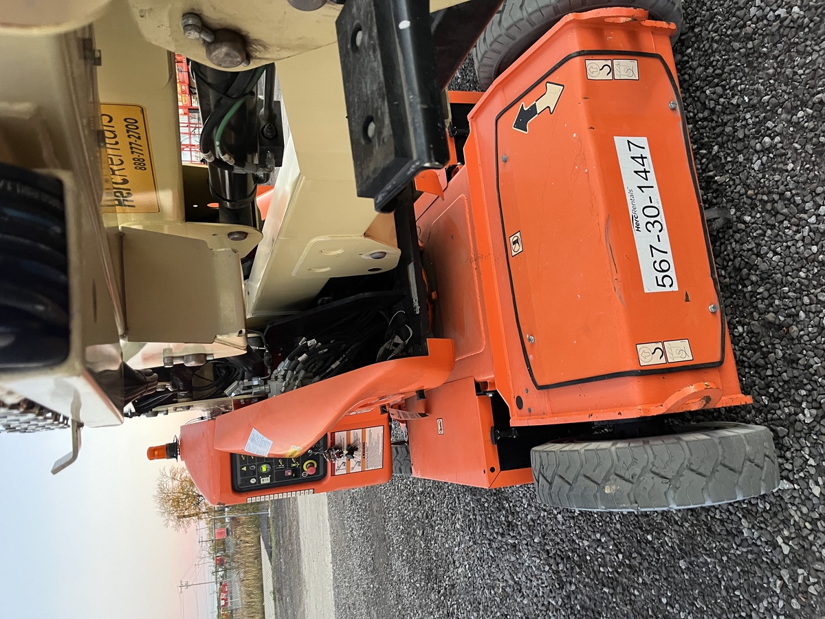 2017 JLG E400AJPN-3