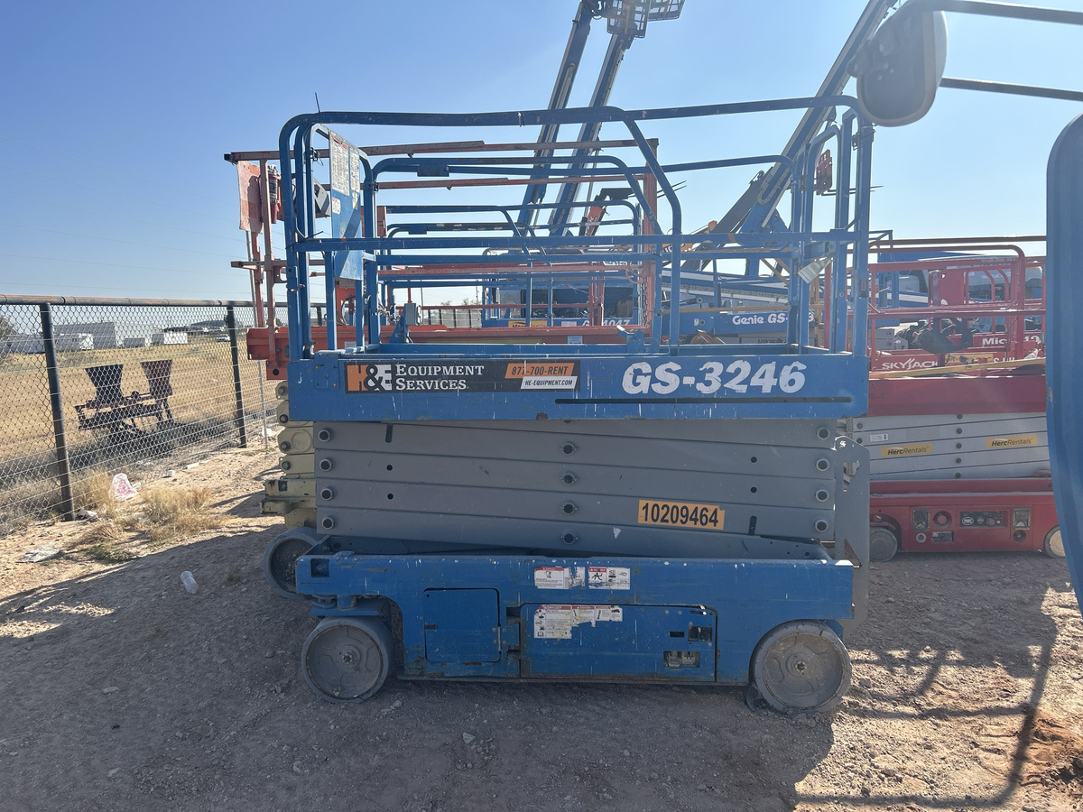 2017 Genie GS-3246-4