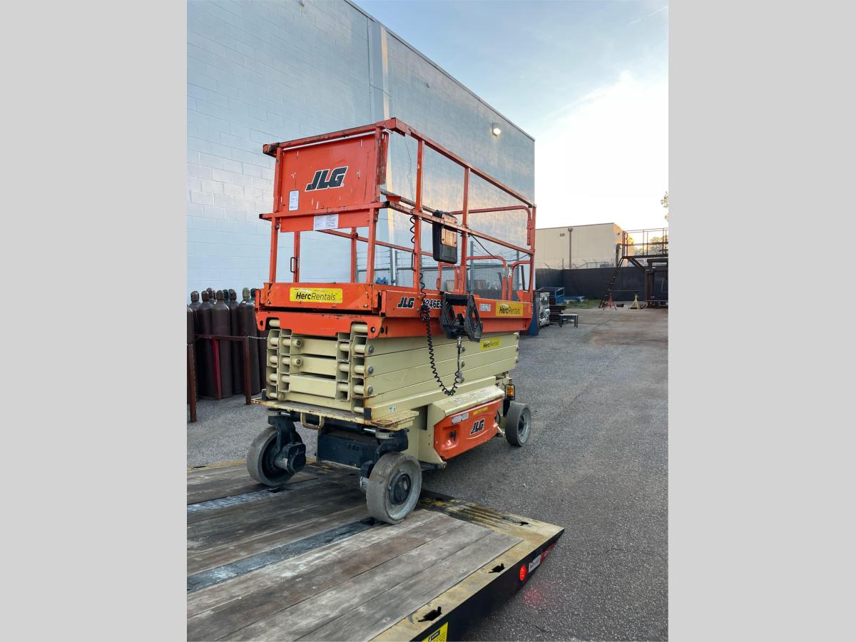 2018 JLG 3246ES