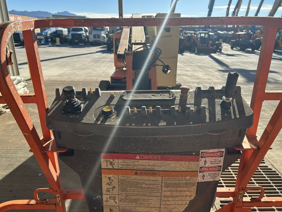 2015 JLG E450AJ-8