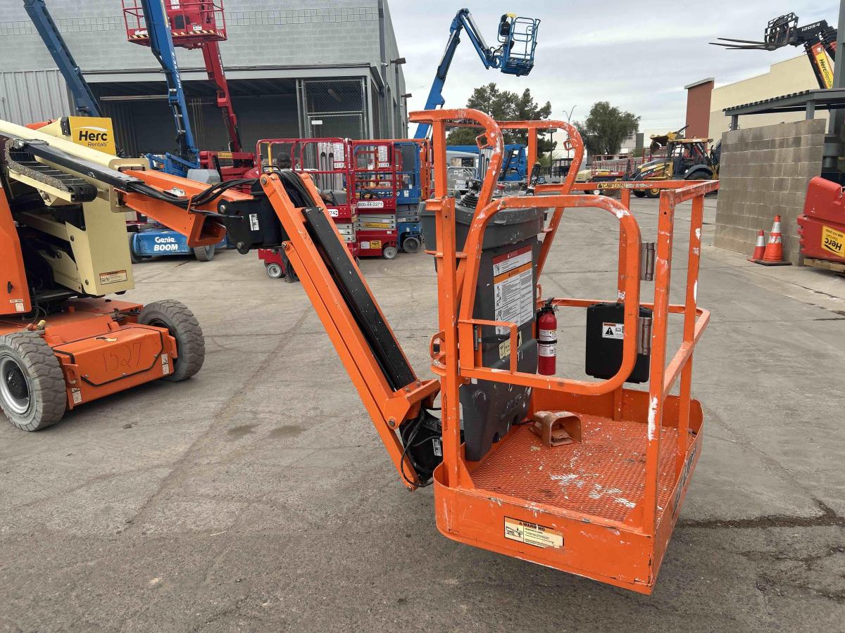2016 JLG E300AJP