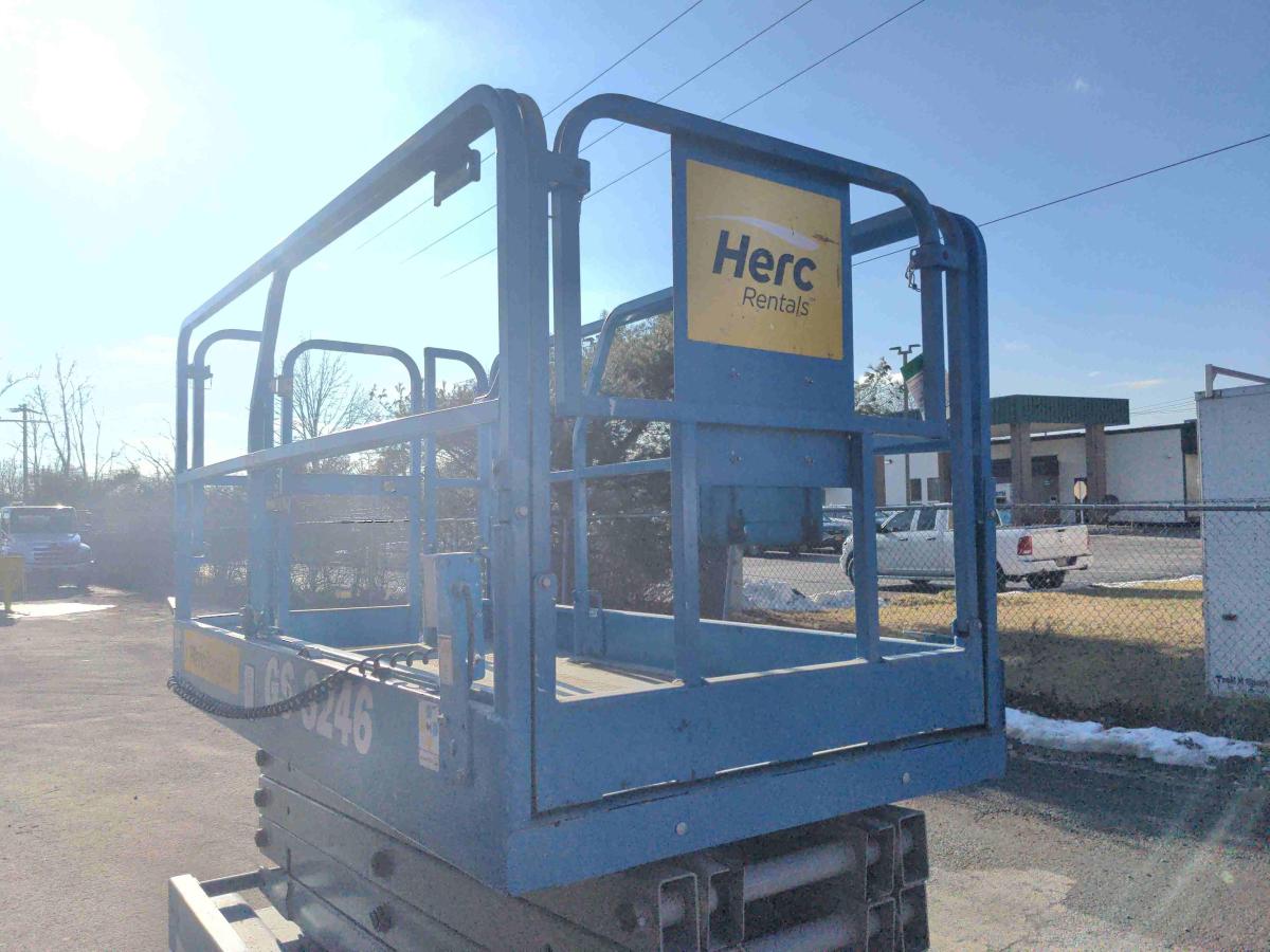 2017 Genie GS-3246