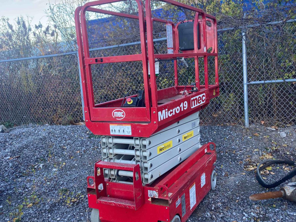 MEC Micro 19 Scissor Lift 