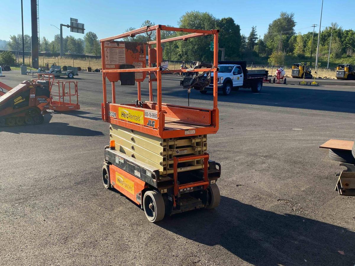 2017 JLG 1932R