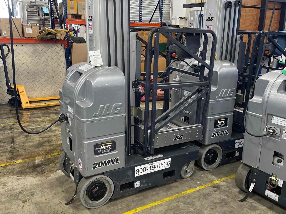 2017 JLG 20MVL