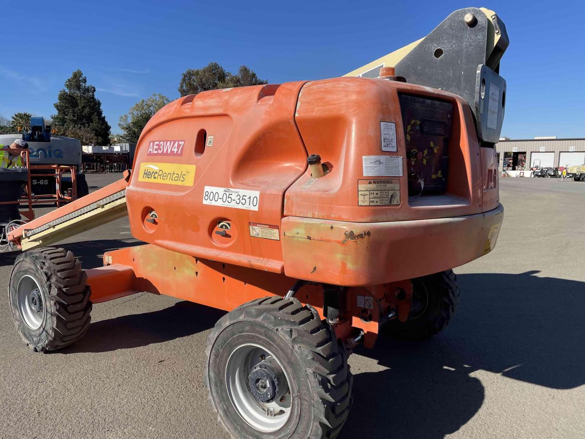 2015 JLG 400S