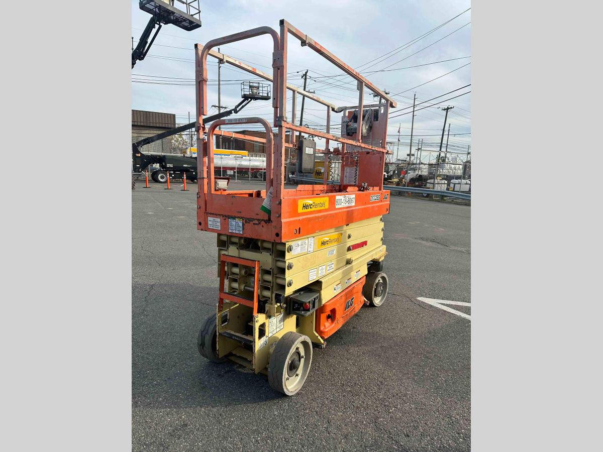 2017 JLG 2632ES