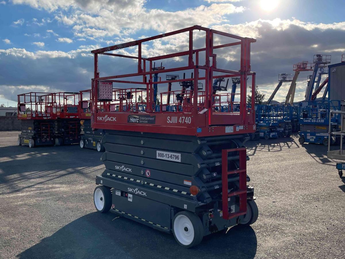 2017 Skyjack SJ4740