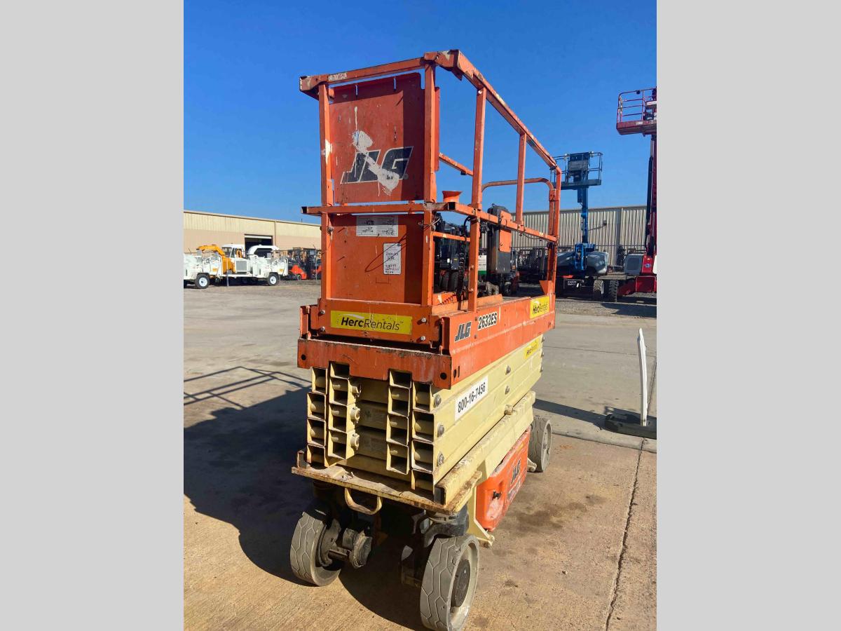 2017 JLG 2632ES