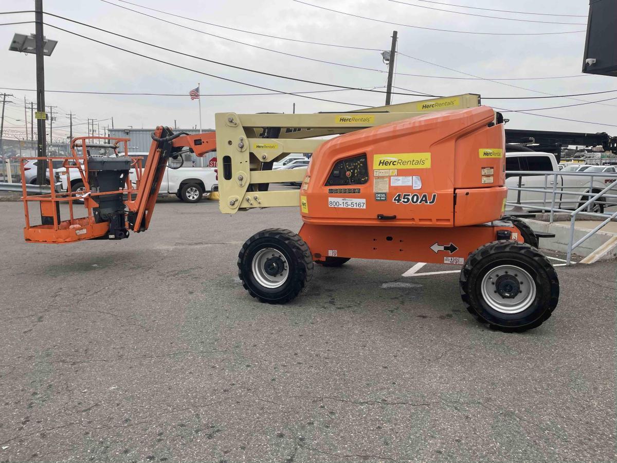 2017 JLG 450AJ-2
