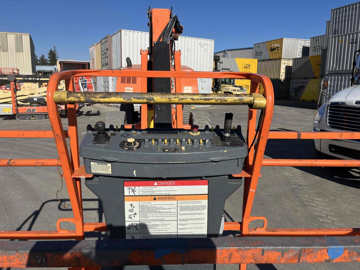 2019 JLG H800AJ