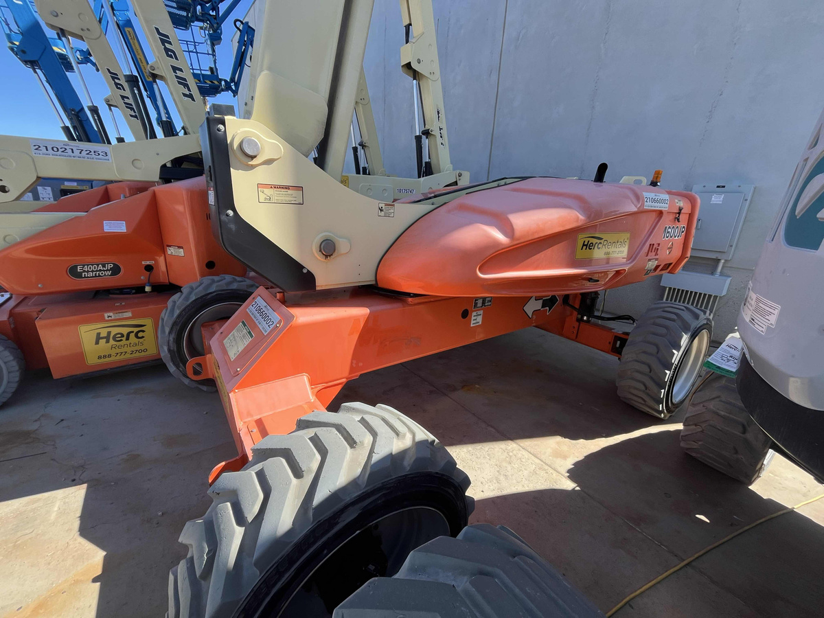 2017 JLG M600JP-4