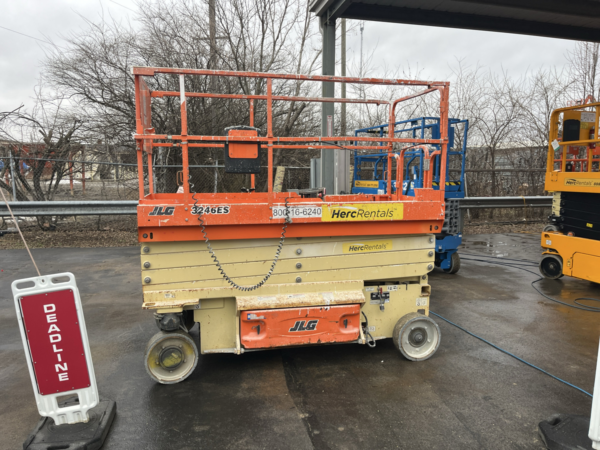 2017 JLG 3246ES-4