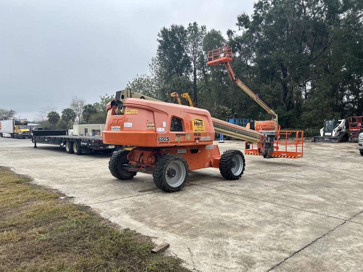 2018 JLG 600S-4