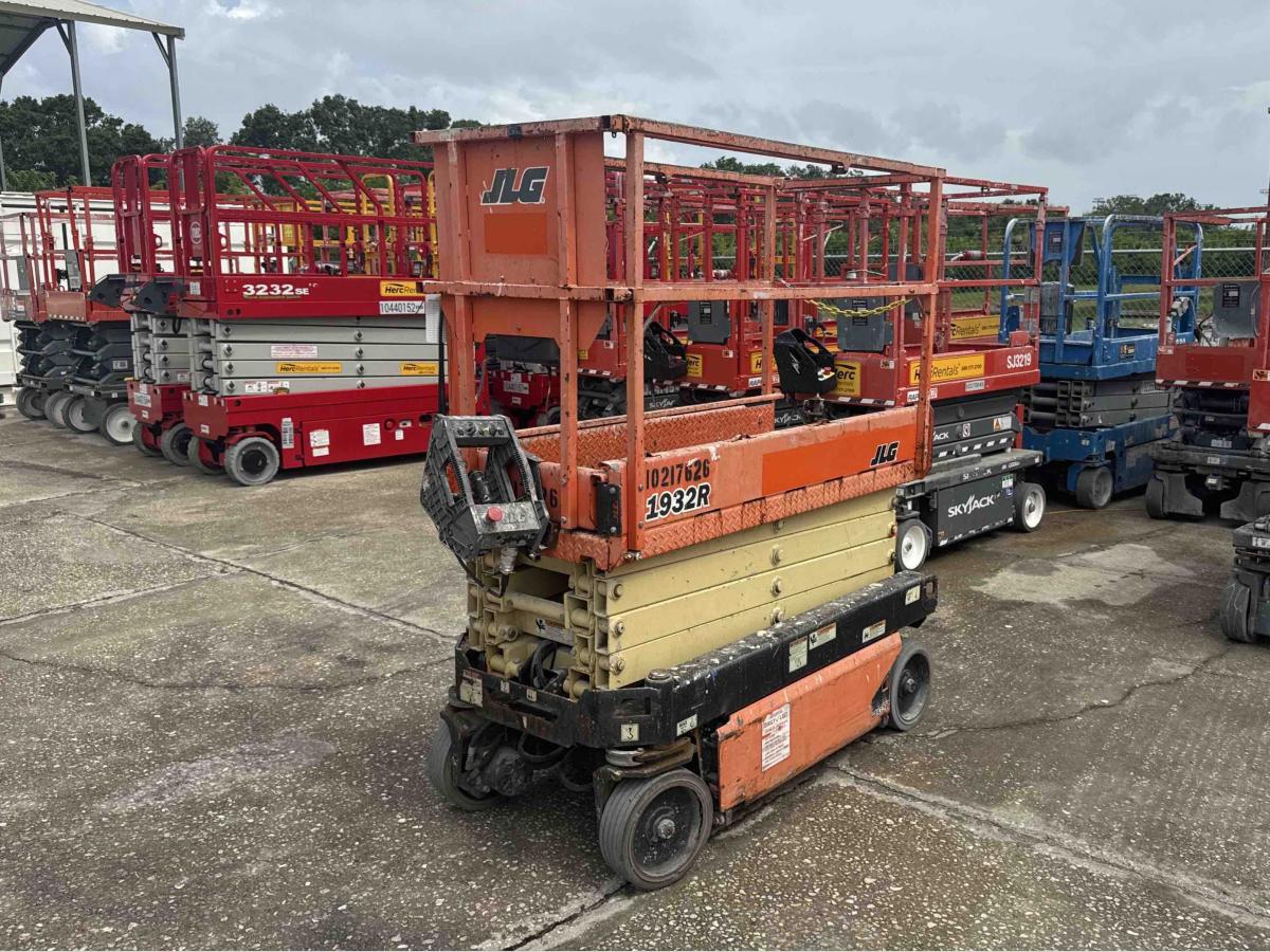 2017 JLG 1932R-4