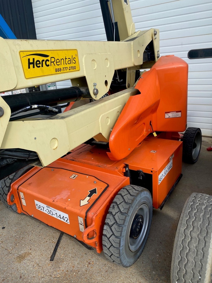 2017 JLG E400AJPN-2