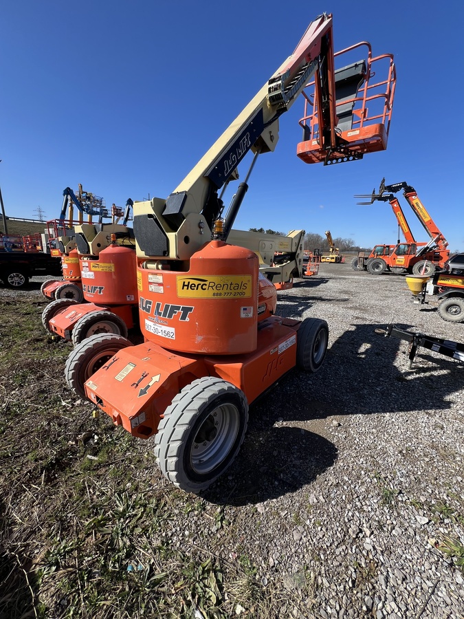2013 JLG E450AJ-3