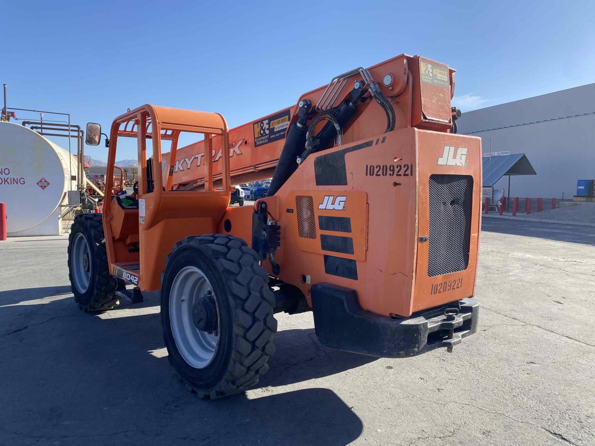 2017 SkyTrak 8042