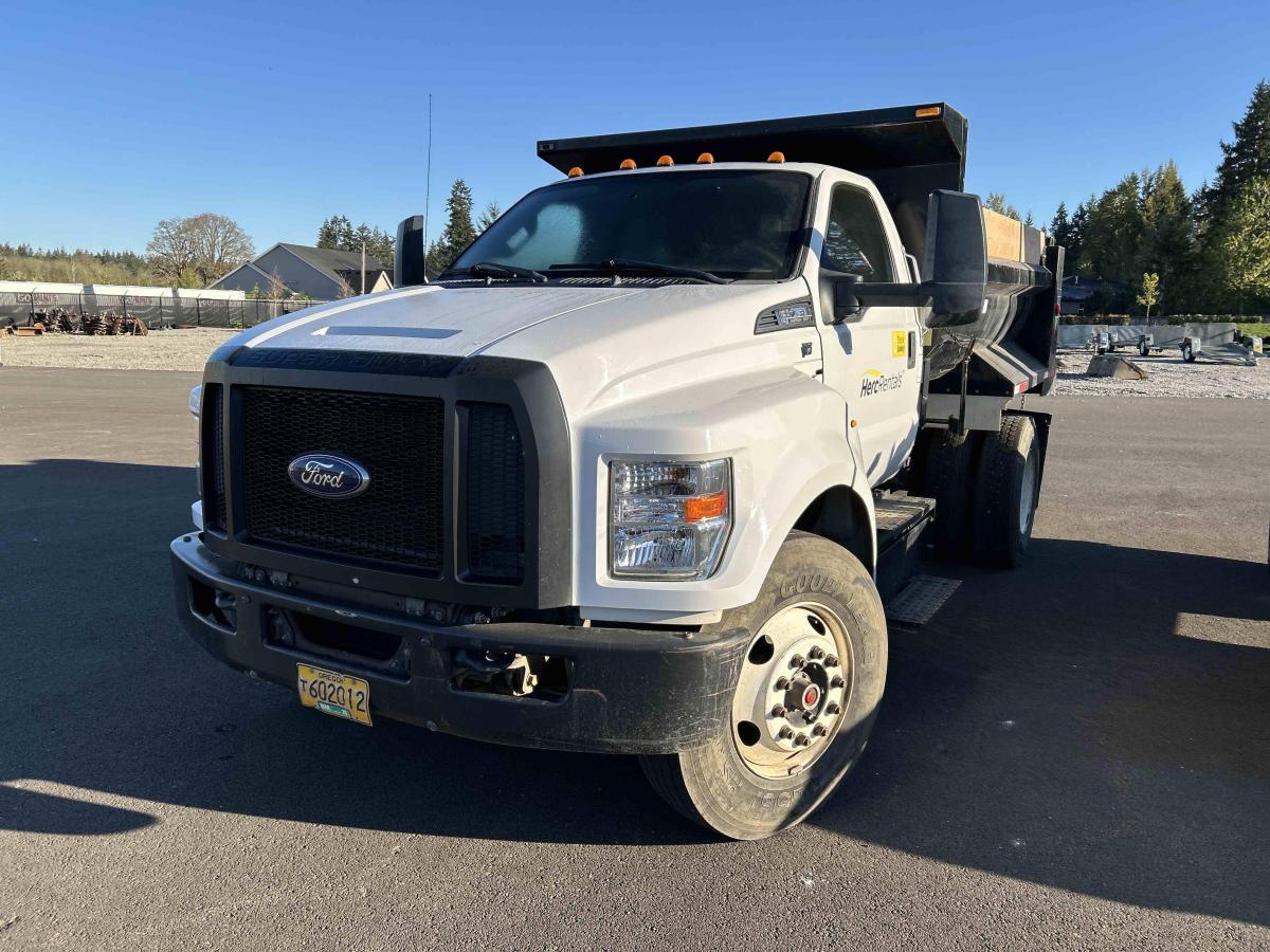 2017 Ford F750-1