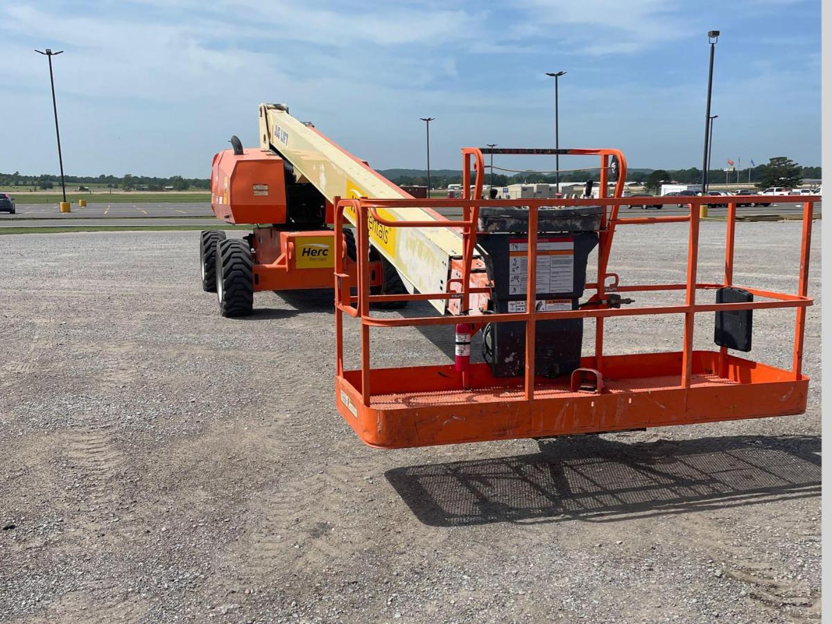 2019 JLG 800S