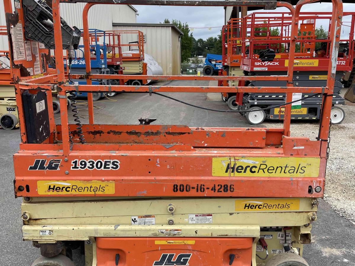 2017 JLG 1930ES