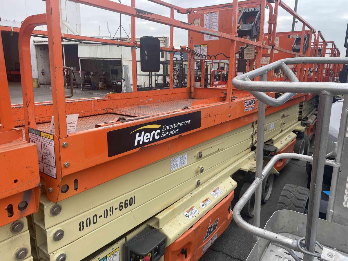 2016 JLG 3246ES