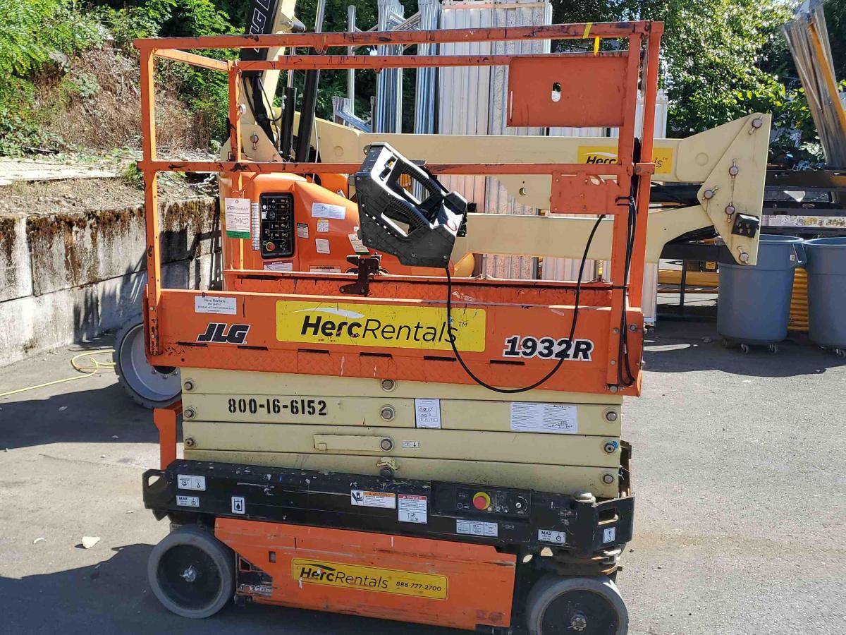2017 JLG 1932R