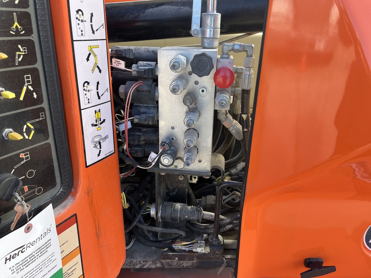 2016 JLG E450AJ-13