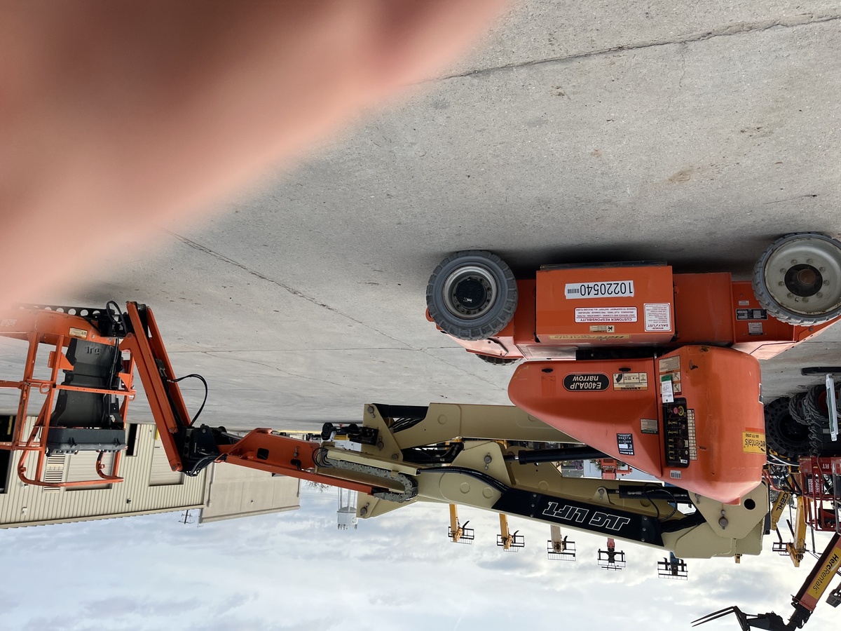 2017 JLG E400AJPN-13