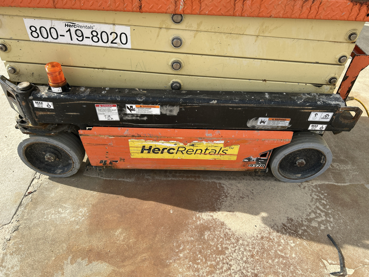 2018 JLG 1932R-11