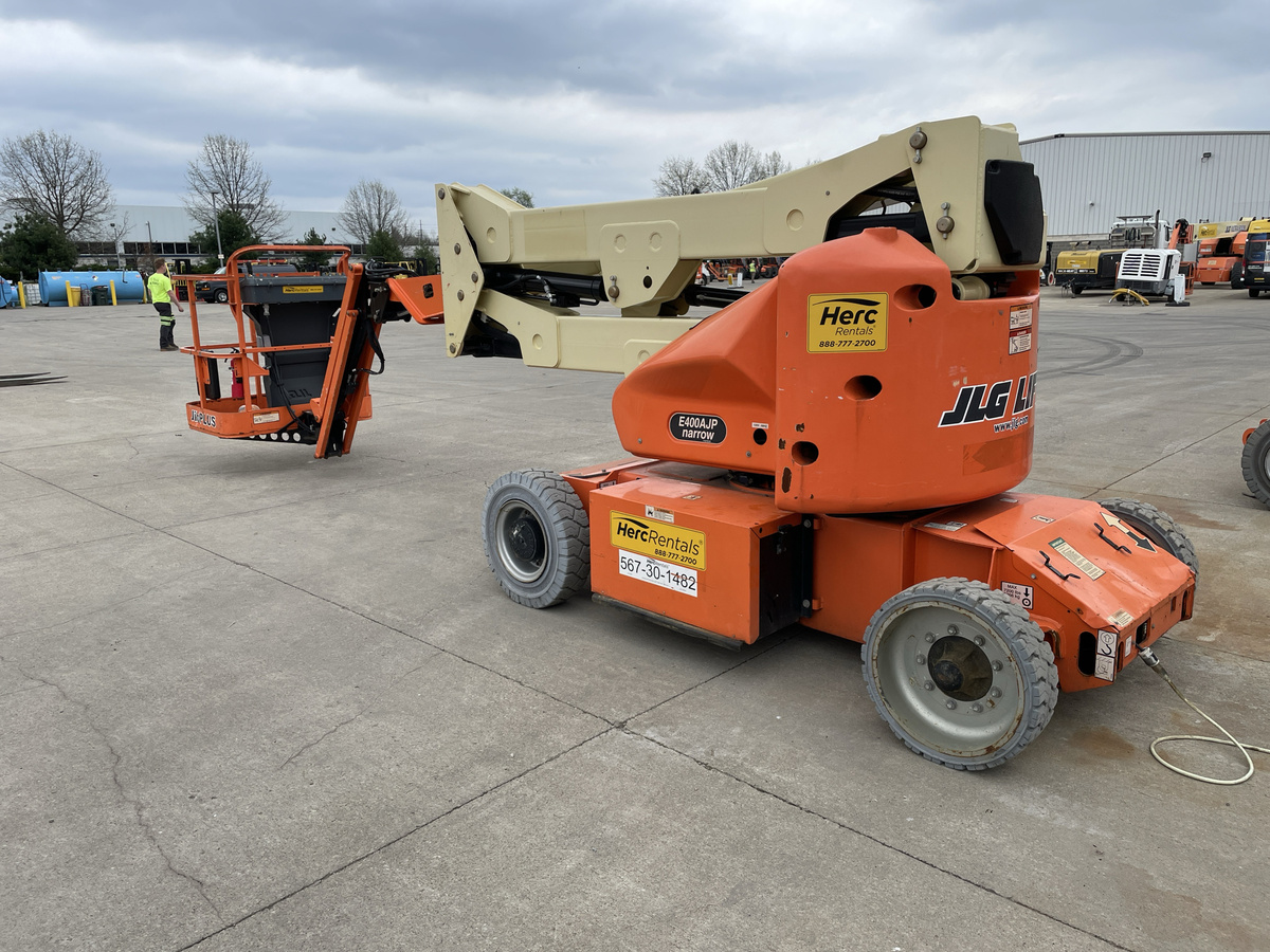 2015 JLG E400AJPN