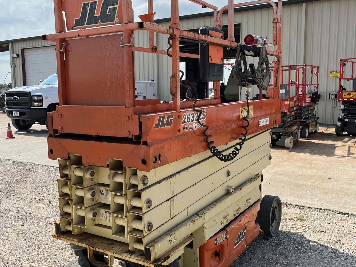 2016 JLG 2632ES-4