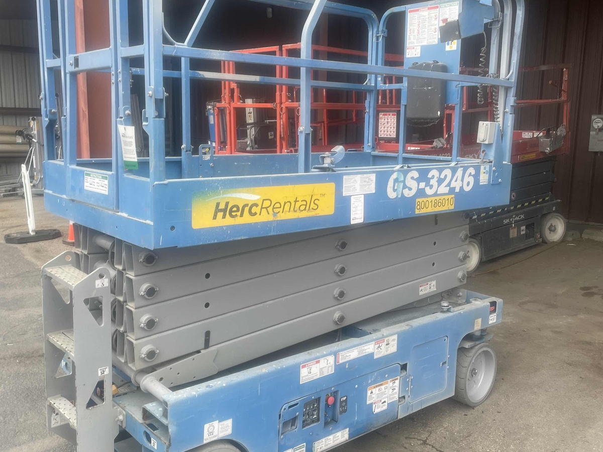 2017 Genie GS-3246-4