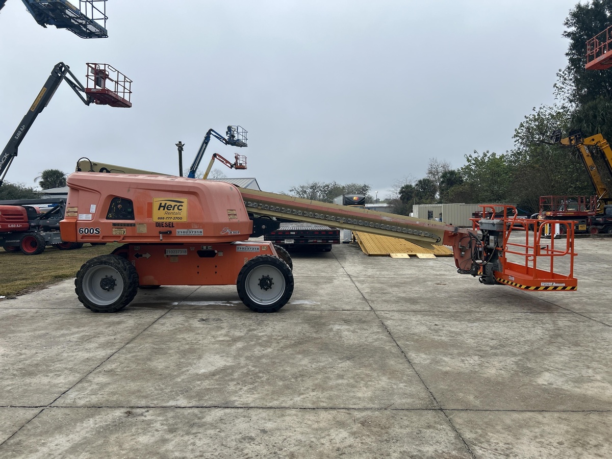 2018 JLG 600S