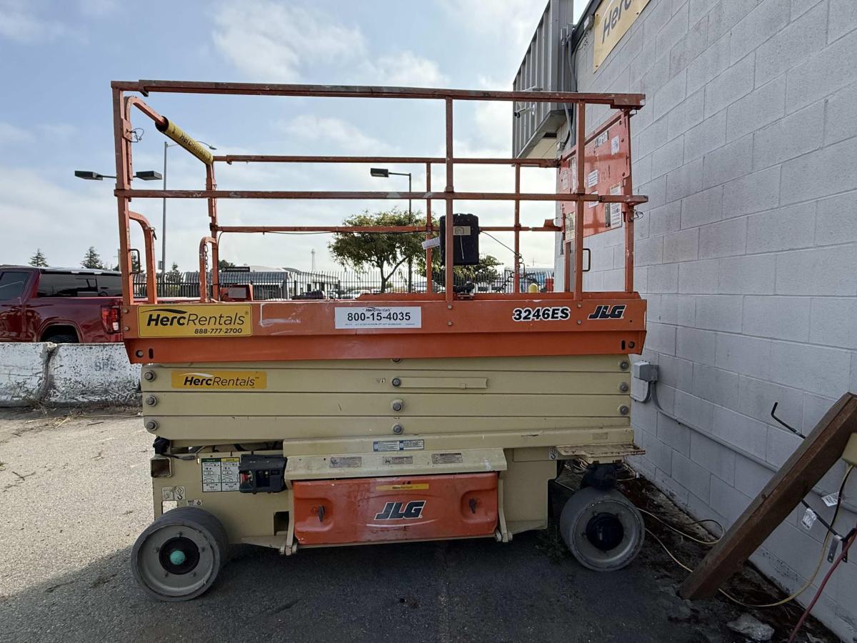 2017 JLG 3246ES-3