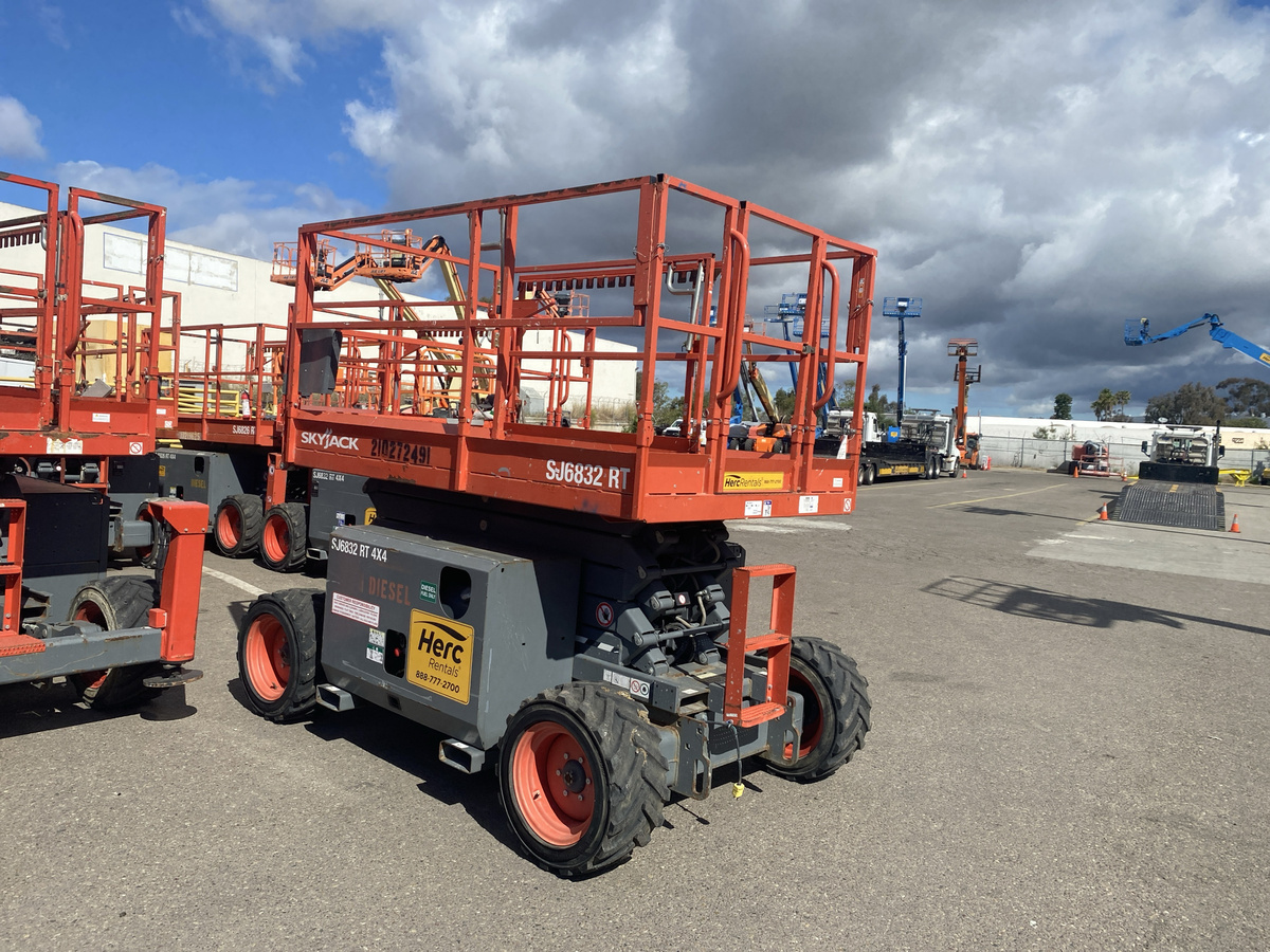 2019 Skyjack SJ-6832RT