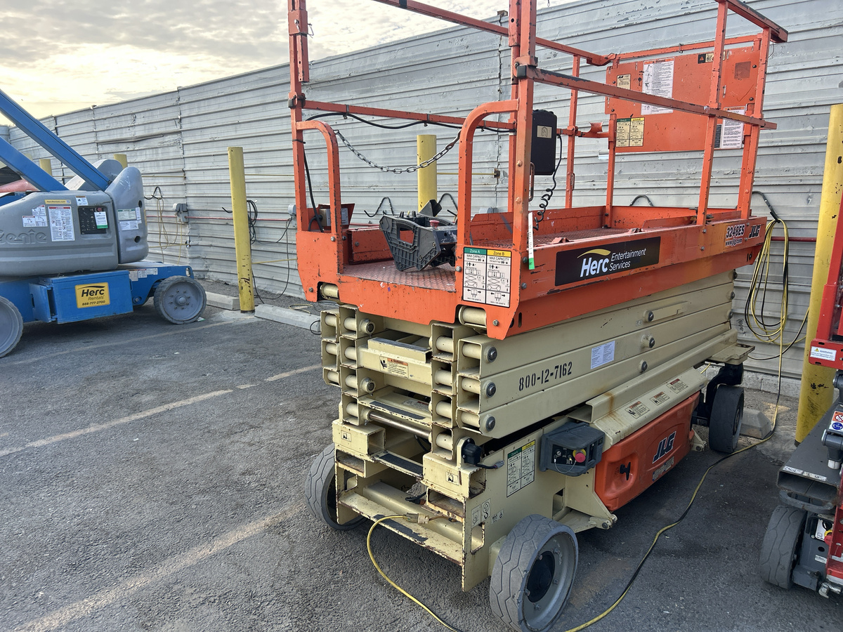 2016 JLG 3246ES-8