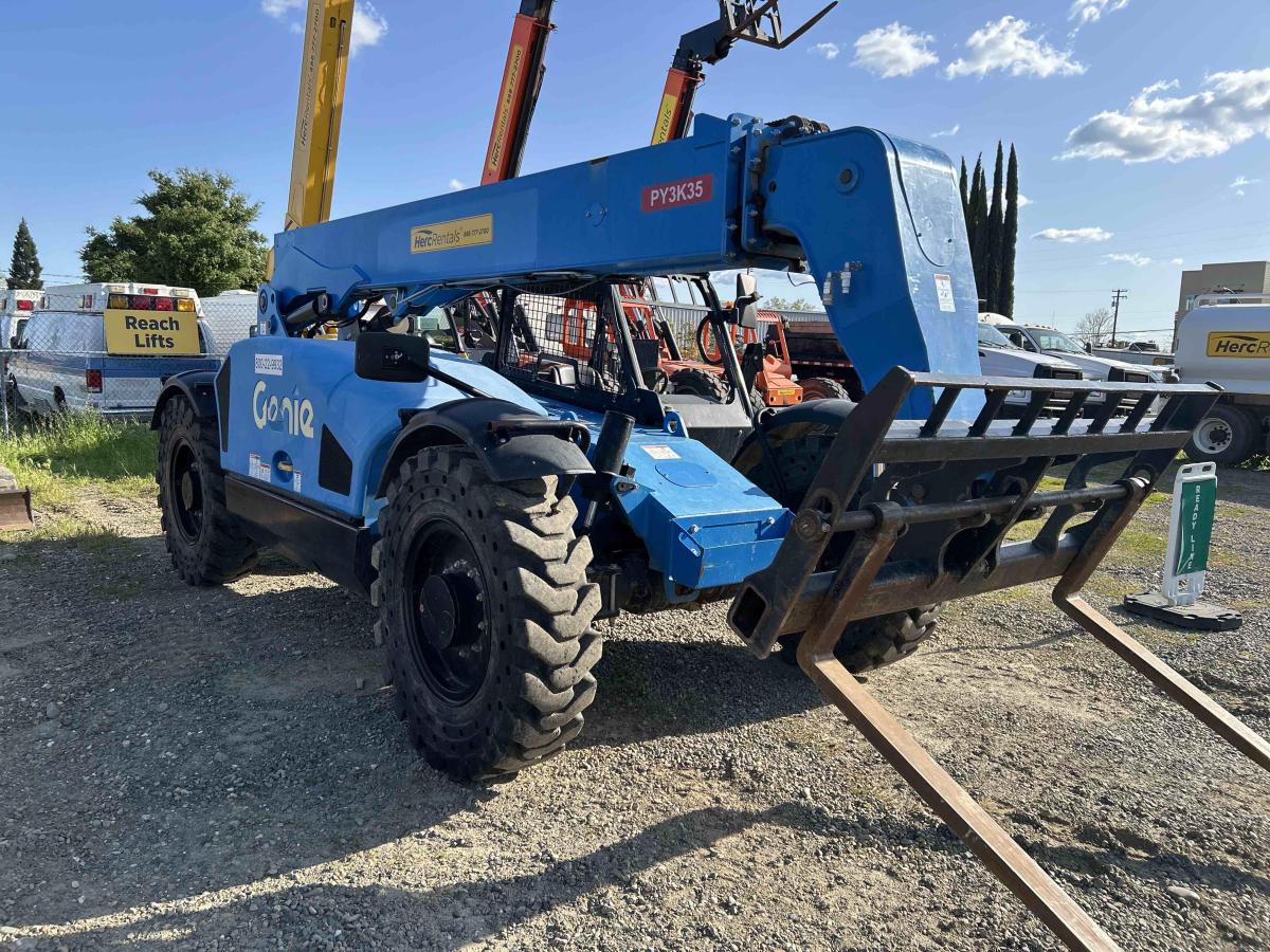 2018 Genie GTH 844-4